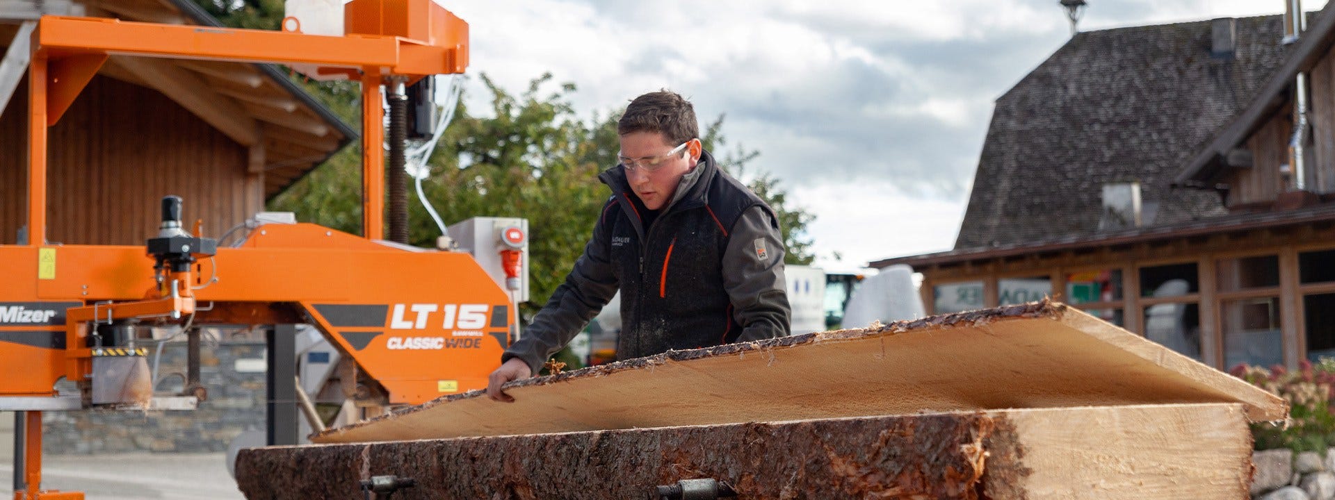 Ako sa drevo v Rakúsku mení na poklad: pílenie s Wood-Mizer LT15 WIDE