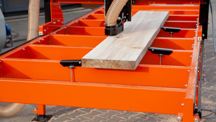 Slab Flattener Wood-Mizer MB200 SlabMizer solid work table with clamps